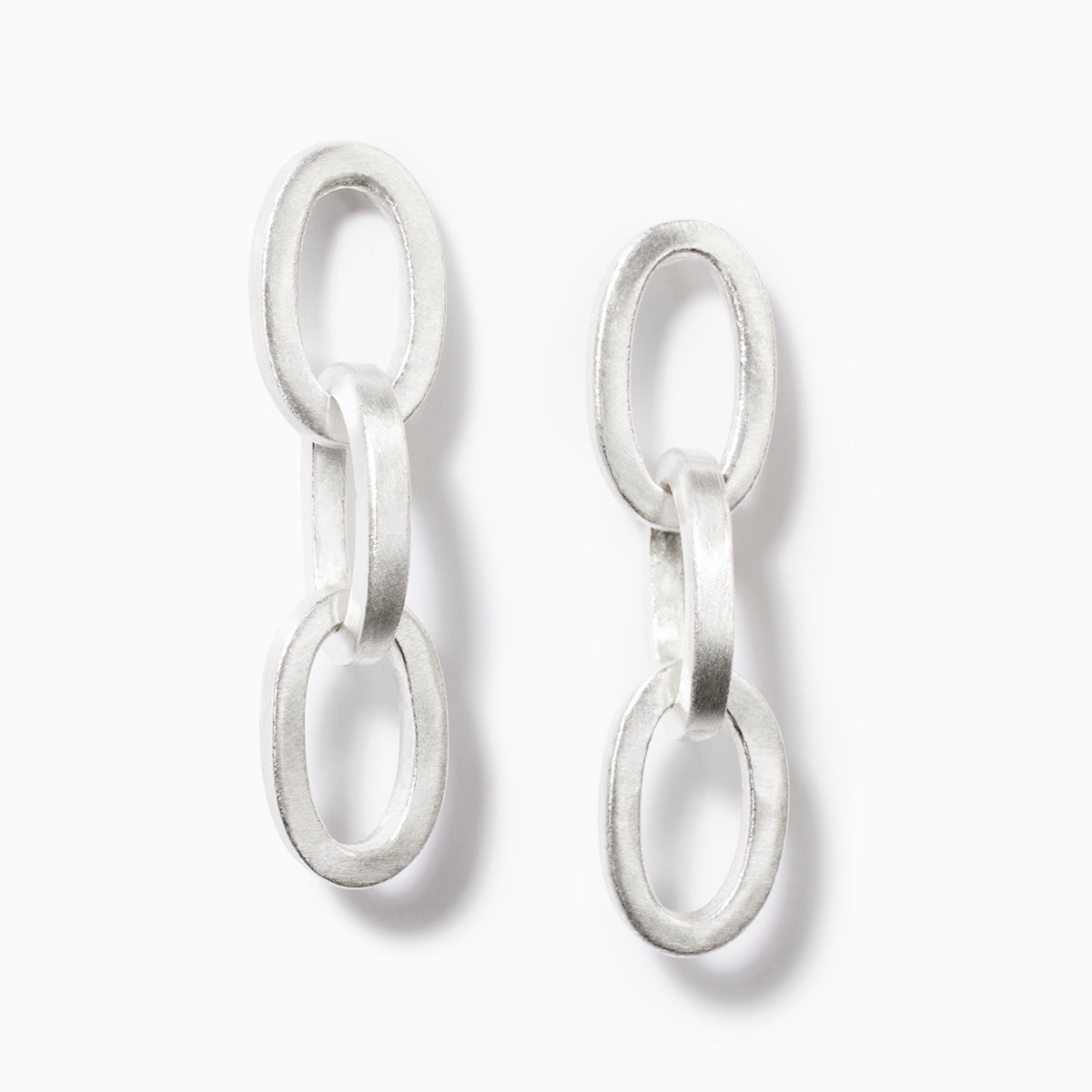 Chain_3Link_Earings.jpg__PID:aed7060f-2cbd-49ae-bbc6-3994942d4a42